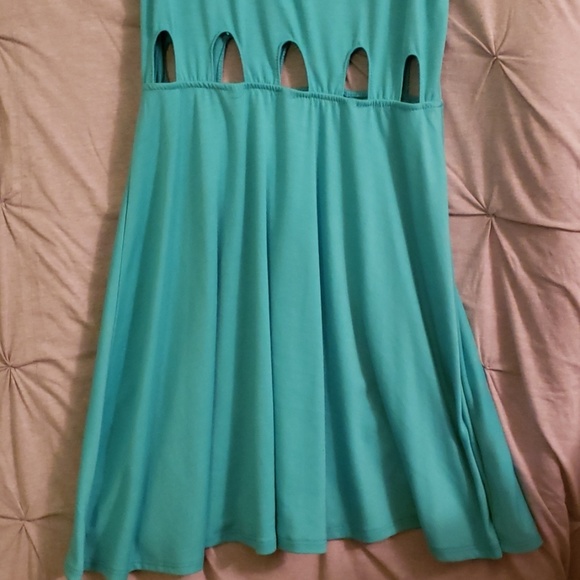 Dress - Picture 2 of 4